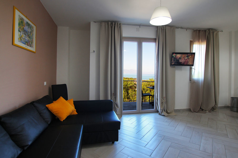 Belvedere Rent Rooms Campofelice Di Roccella Extérieur photo